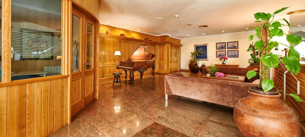 Hotel Juan De La Cosa Santoña Zewnętrze zdjęcie